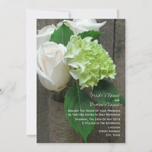 White Roses & Hydrangeas Rustic Barn Wood Wedding Kaart (Voorkant)