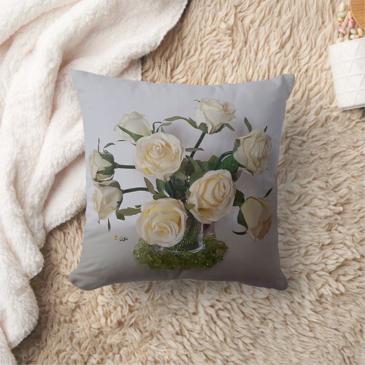 WHITE ROSES IN A GREEN VASE KUSSEN (Deken)