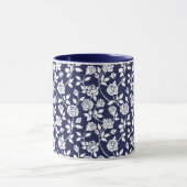 White Roses Leaves Navy Blue Background Pattern Mok (Midden)