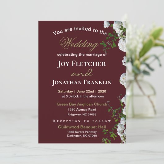 White Roses Red Background Weddenation Aankondiging (Staand voorkant)