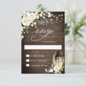 White Roses Rustic Wood Lantern Wedding RSVP Kaartje (Staand voorkant)