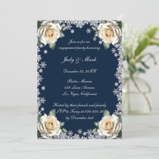 White Roses Snowflake Kerstfeest Kaart (Staand voorkant)