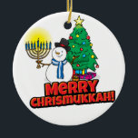 White Round Merry Chrismukkah met Snowman Keramisch Ornament<br><div class="desc">Voeg deze leuke interreligieuze (Hanukkah en Kerstmis) sieraadjes toe aan je Chrismukkah feestelijkheden dit jaar. Als je de feestdagen samen viert, is dit een mooie aanraking. Dit is ons ontwerp en je vindt het nergens anders dan in onze winkel. Chrismukkah wordt gevierd door mensen die gewoonlijk in families met zowel...</div>