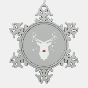 White Rudolph met siervoorwerpen op Pewter Snowfla Tin Sneeuwvlok Ornament