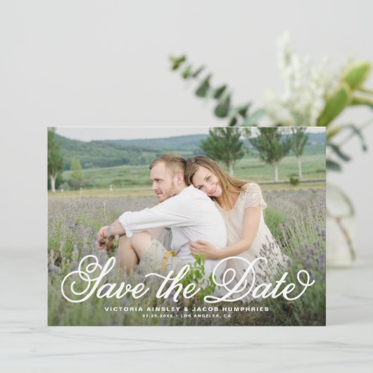 White Rustic Whimsical Script Floral Foto Save The Date (Staand voorkant)