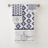 White Rustic Wood Beach House Lake Navy Blue Bad Handdoek (Insitu)