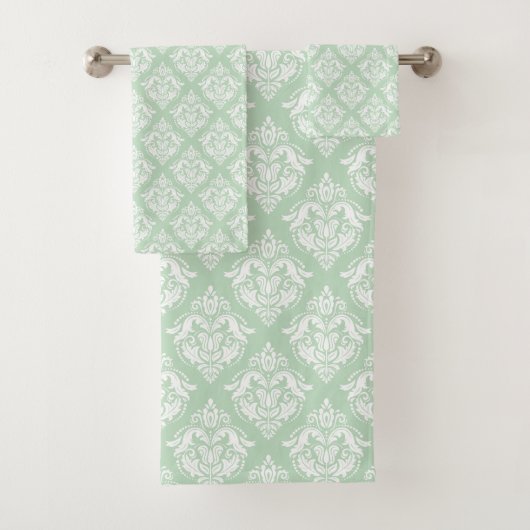 White & Sage Green Floral Damasks Pattern Bad Handdoek (Insitu)
