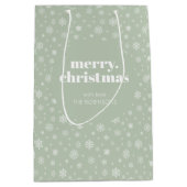 White Sage Green Merry Christmas Snowflake Patroon Medium Cadeauzakje (Voorkant)