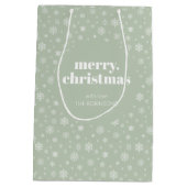 White Sage Green Merry Christmas Snowflake Patroon Medium Cadeauzakje (Achterkant)