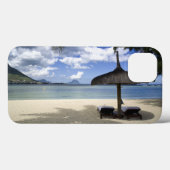 White Sand Beach and Umbrella Case-Mate iPhone Case (Achterkant (horizontaal))