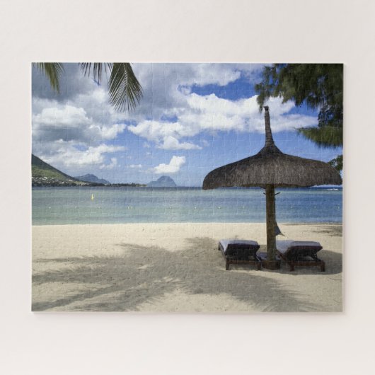 White Sand Beach and Umbrella Legpuzzel (Horizontaal)