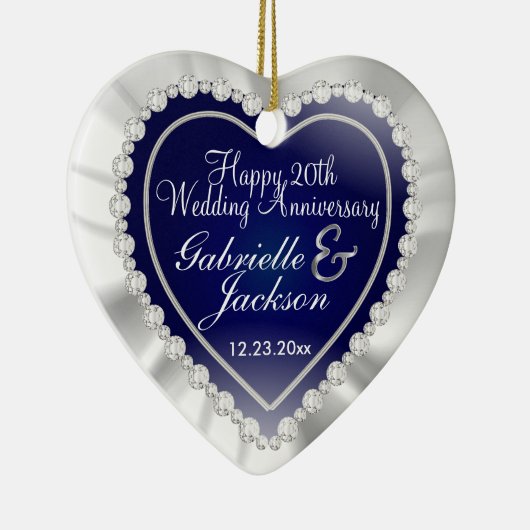 White Satin & Diamonds Wedding Keepslag |Navy Blue Keramisch Ornament (Rechts)