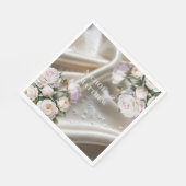 White Satin with Roses and Peony Wedding Servet (Hoek)