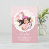 White Scalloped Lijst Photo Invitation Kaart (Staand voorkant)