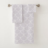 White Scalloped Mermaid Scale Pattern Bad Handdoek (Insitu)