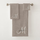 White Script Monogram Taupe Faux Linen Bad Handdoek (Insitu)