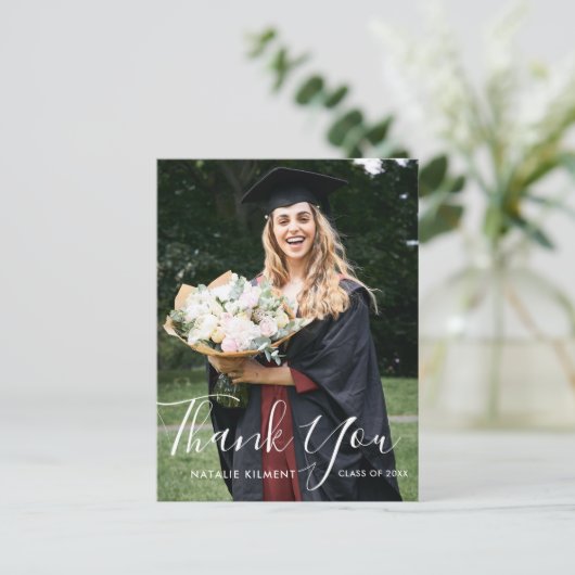 White Script Photo Afstuderen Hartelijk dank Brief Aankondigingskaart (Staand voorkant)