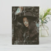 White Scripted Portrait Afstuderen Foto Aankondiging (Staand voorkant)