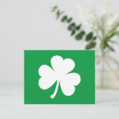 White Shamrock on Irish Green St Patrick's Day Briefkaart (Staand voorkant)