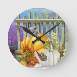 White Shoe Lost in Pumpkin Patch is een collage Ronde Klok