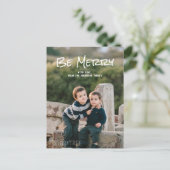 White Simple Script Be Merry Photo Briefkaart (Staand voorkant)