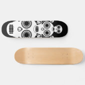 White Skulls Black Skateboard (Horizontaal)