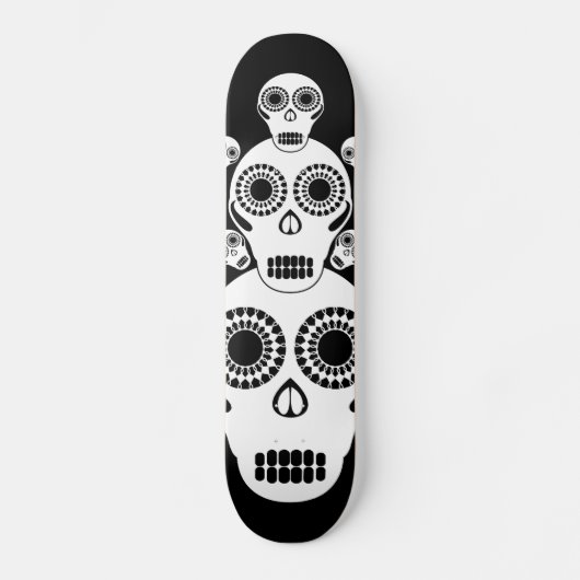 White Skulls Black Skateboard (Voorkant)