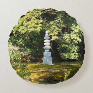 White Snake Pagoda / Hakuja No Tsuka Rond Kussen