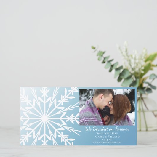 White Snowflake on Ice Blue Winter Wedding Save The Date (Staand voorkant)