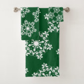 White Snowflake op Dark Green Bad Handdoek (Insitu)