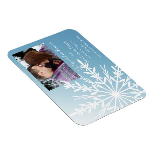 White Snowflake op Ice Blue Wedding Save the Date Magneet (Rechterzijde)