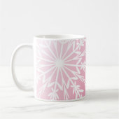 White Snowflake op roze Prettige feestdagen Koffiemok (Links)