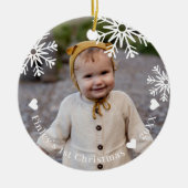 White Snowflakes Baby's eerste kerstfoto Keramisch Ornament (Voorkant)