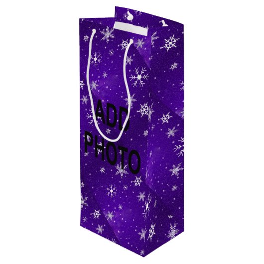 White Snowflakes Blue-Paars Backgrd Wine Gift Bag Wijn Cadeautas (Achterkant Gekanteld)