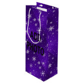 White Snowflakes Blue-Paars Backgrd Wine Gift Bag Wijn Cadeautas (Voorkant Gekanteld)