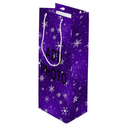 White Snowflakes Blue-Paars Backgrd Wine Gift Bag Wijn Cadeautas (Voorkant Gekanteld)