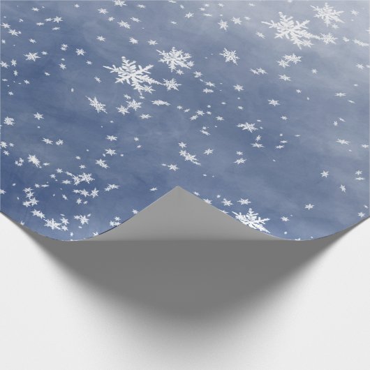 White Snowflakes Falling Winter Dusk Sky Cadeaupapier (Hoek)