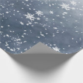 White Snowflakes Falling Winter Night Sky Cadeaupapier (Hoek)
