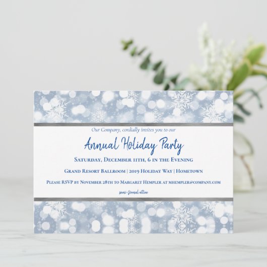 White Snowflakes Holiday Party Uitnodiging (Staand voorkant)