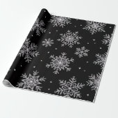 White Snowflakes On Black Background Christmas Cadeaupapier (Uitgerold)