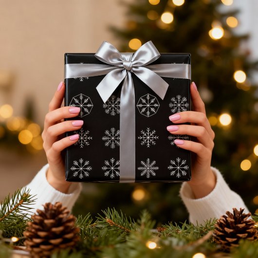 White Snowflakes On Black Background Christmas Wra Cadeaupapier