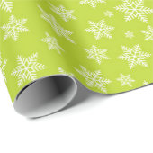 White Snowflakes on Green Winter Pattern Cadeaupapier (Rol Hoek)