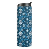 White Snowflakes On Icy Blue Winter Background Thermosbeker (Gedraaid links)