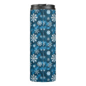 White Snowflakes On Icy Blue Winter Background Thermosbeker (Achterkant)