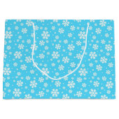 White Snowflakes on Light Blue Winter Pattern Groot Cadeauzakje (Voorkant)