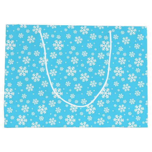 White Snowflakes on Light Blue Winter Pattern Groot Cadeauzakje (Achterkant)