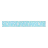 White Snowflakes on Light Blue Winter Pattern Grosgrain Lint (Voorkant)