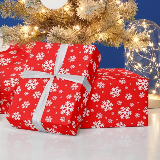 White Snowflakes on Red Winter Pattern Cadeaupapier (Feestdagen)