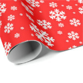 White Snowflakes on Red Winter Pattern Cadeaupapier (Rol Hoek)