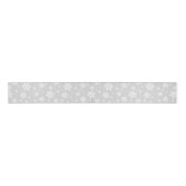 White Snowflakes on Silver Winter Pattern Grosgrain Lint (Voorkant)